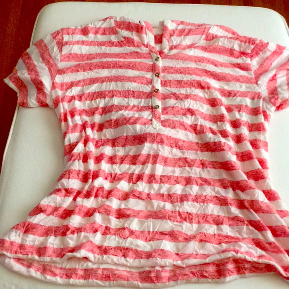 3/$10 | Jockey short sleeved long t-shirt hooded with buttons